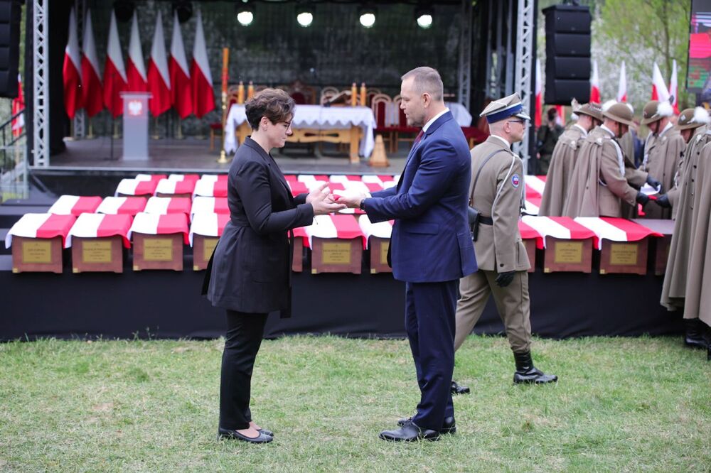 Ceremonia pogrzebowa szczątków żołnierzy NSZ zgrupowania kpt. Henryka Flamego „Bartka” i otwarcie Cmentarza Wojennego – Kamesznica, 7 maja 2026. Fot. Dariusz Skrzyniarz (IPN)