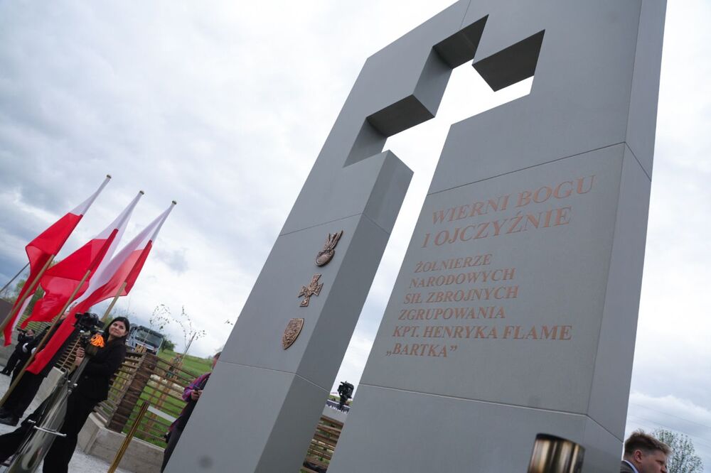 Ceremonia pogrzebowa szczątków żołnierzy NSZ zgrupowania kpt. Henryka Flamego „Bartka” i otwarcie Cmentarza Wojennego – Kamesznica, 7 maja 2026. Fot. Dariusz Skrzyniarz (IPN)