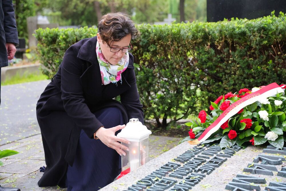 W jedną ziemię wsiąkła krew nasza... – rocznica przewrotu majowego – Warszawa, 12 maja 2026. Na zdj. dyrektor MŻWiWP PRL Adrianna Garnik. Fot. Dariusz Skrzyniarz (IPN)