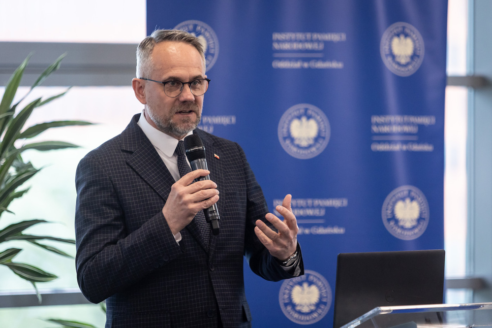 Ogólnopolska konferencja naukowa „Walka 5. Wileńskiej Brygady AK na Pomorzu na tle dziejów powojennego pomorskiego podziemia niepodległościowego”. Na zdj. dyrektor gdańskiego IPN dr Marek Szymaniak – Gdańsk, 21 maja 2026. Fot. Roman Jocher