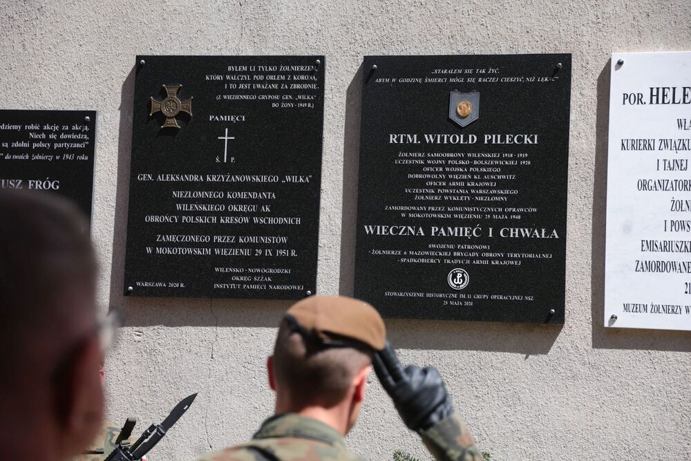Oddaliśmy hołd Witoldowi Pileckiemu – znicze pamięci w 78. rocznicę śmierci rotmistrza – Warszawa, 25 maja 2026. Fot. Dariusz Skrzyniarz (IPN)