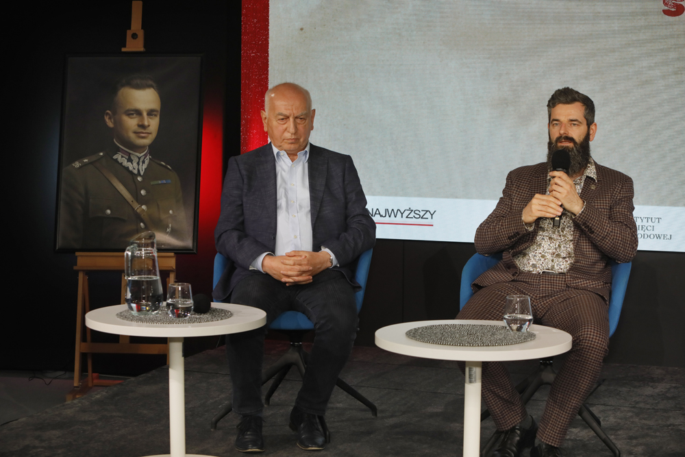 Pokaz filmów dokumentalnych „Sądy Ściśle Tajne” – Warszawa, 25 maja 2026. Na zdj. od lewej sędzia Wiesław Kozielewicz, dr Bartosz Kapuściak. Fot. Piotr Życieński (IPN)