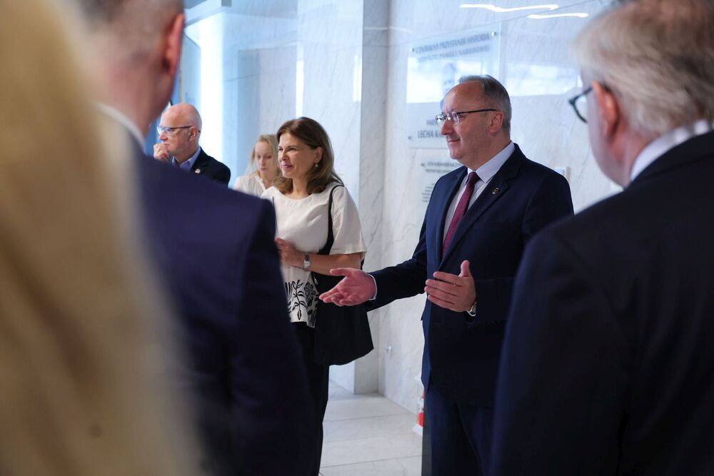 Parlamentarzyści z Estonii z wizytą w IPN – Warszawa, 9 czerwca 2026. Na zdj. zastępca prezesa IPN dr hab. Karol Polejowski. Fot. Dariusz Skrzyniarz (IPN)