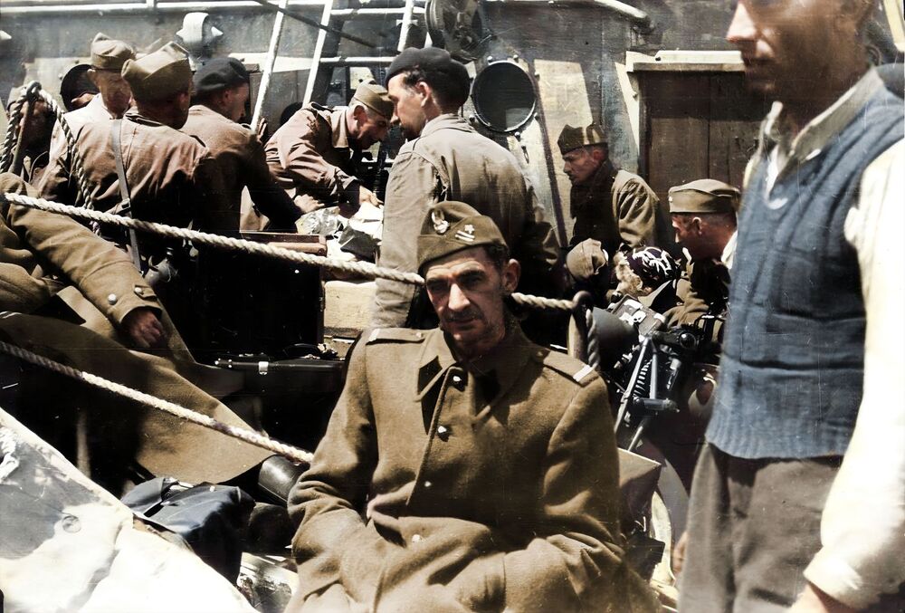 Polscy żołnierze na okręcie podczas ewakuacji do Wielkiej Brytanii, czerwiec 1940 r. (fot. Stowarzyszenie Weteranów Armii Polskiej, AIPN)