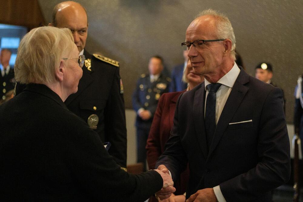 Uroczystości pogrzebowe czechosłowackiego żandarma Viléma Lehera. Na zdj. zastępca prezesa IPN dr hab. Krzysztof Szwagrzyk – Vrbno, 16 czerwca 2026. Fot. Patrik Šimr, Ministerstwo Obrony Republiki Czeskiej