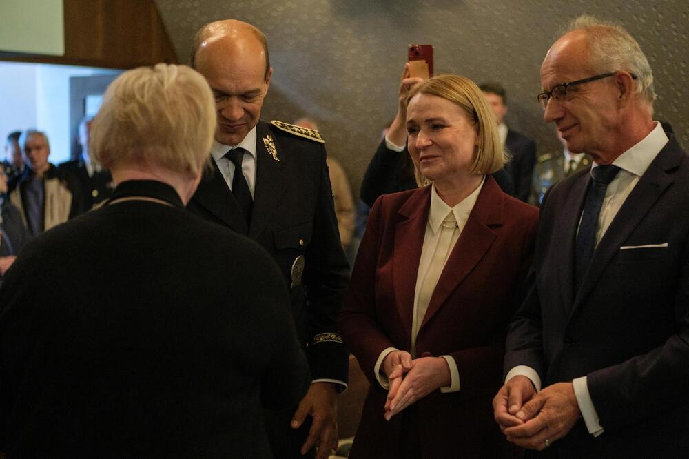 Uroczystości pogrzebowe czechosłowackiego żandarma Viléma Lehera. Na zdj. deputowana do Izby Poselskiej Republiki Czeskiej, była minister obrony Czech Jana Černochová i zastępca prezesa IPN dr hab. Krzysztof Szwagrzyk – Vrbno, 16 czerwca 2026. Fot. Patrik Šimr, Ministerstwo Obrony Republiki Czeskiej