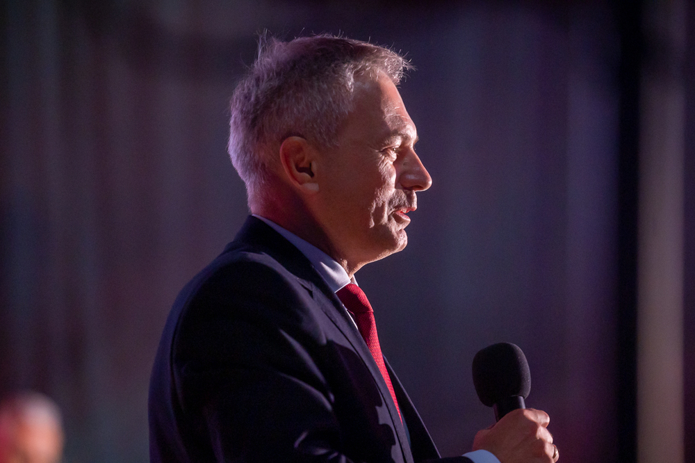 Gala finałowa drugiej edycji ogólnopolskiego konkursu edukacyjnego „Silni Polską!”. Na zdj. dyrektor BEN dr Adam Pleskaczyński – Kraków, 19 czerwca 2026. Fot. Sławek Kasper (IPN)