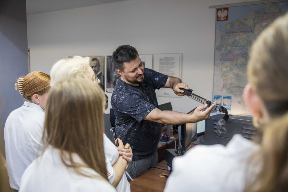 Wizyta delegacji Polish Falcons of America w Archiwum IPN i Złoty Krzyż Legii Honorowej Sokoła dla dyrektor Marzeny Kruk – Warszawa, 22 czerwca 2026. Fot. Katarzyna Adamów (IPN)