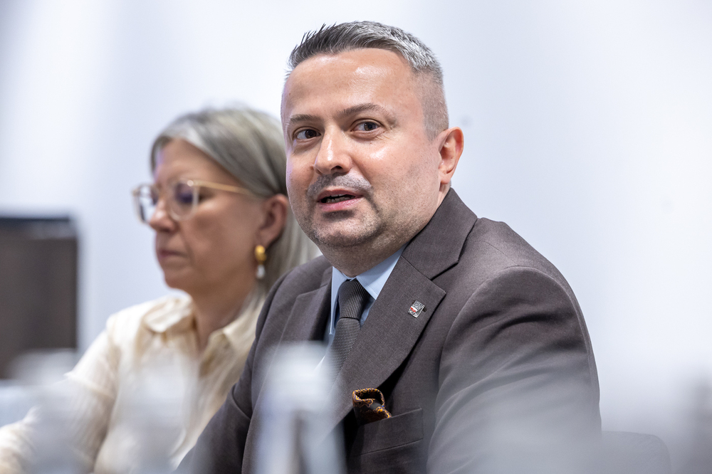Delegacja z Mołdawii w IPN – Warszawa, 23 czerwca 2026. Na zdj. dyrektor Biura Badań Historycznych dr Sebastian Pilarski. Fot. Sławek Kasper (IPN)