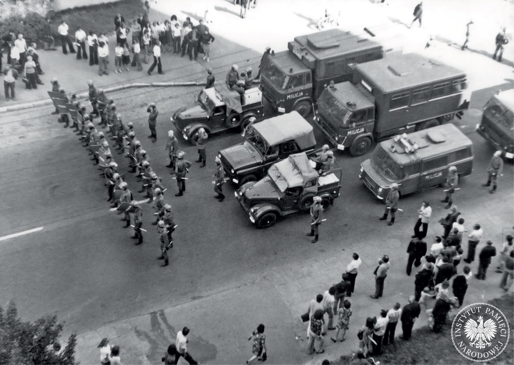 Protest robotników tłumiły oddziały MO i ZOMO, ul. 1 Maja w Radomiu, czerwiec 1976 r. (fot. IPN)