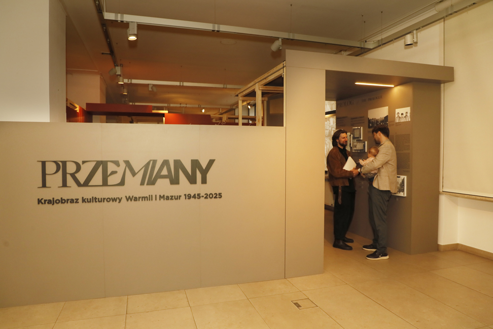 Wernisaż wystawy „Przemiany. Krajobraz kulturowy Warmii i Mazur 1945–2025” – Warszawa, 9 lipca 2026. Fot. Piotr Życieński (IPN)