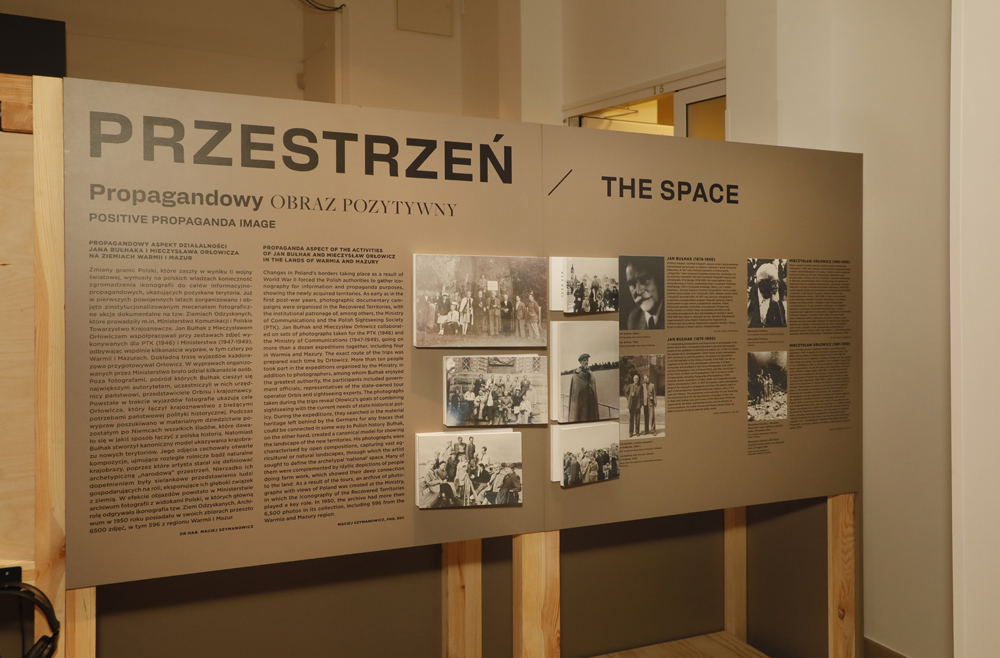 Wernisaż wystawy „Przemiany. Krajobraz kulturowy Warmii i Mazur 1945–2025” – Warszawa, 9 lipca 2026. Fot. Piotr Życieński (IPN)