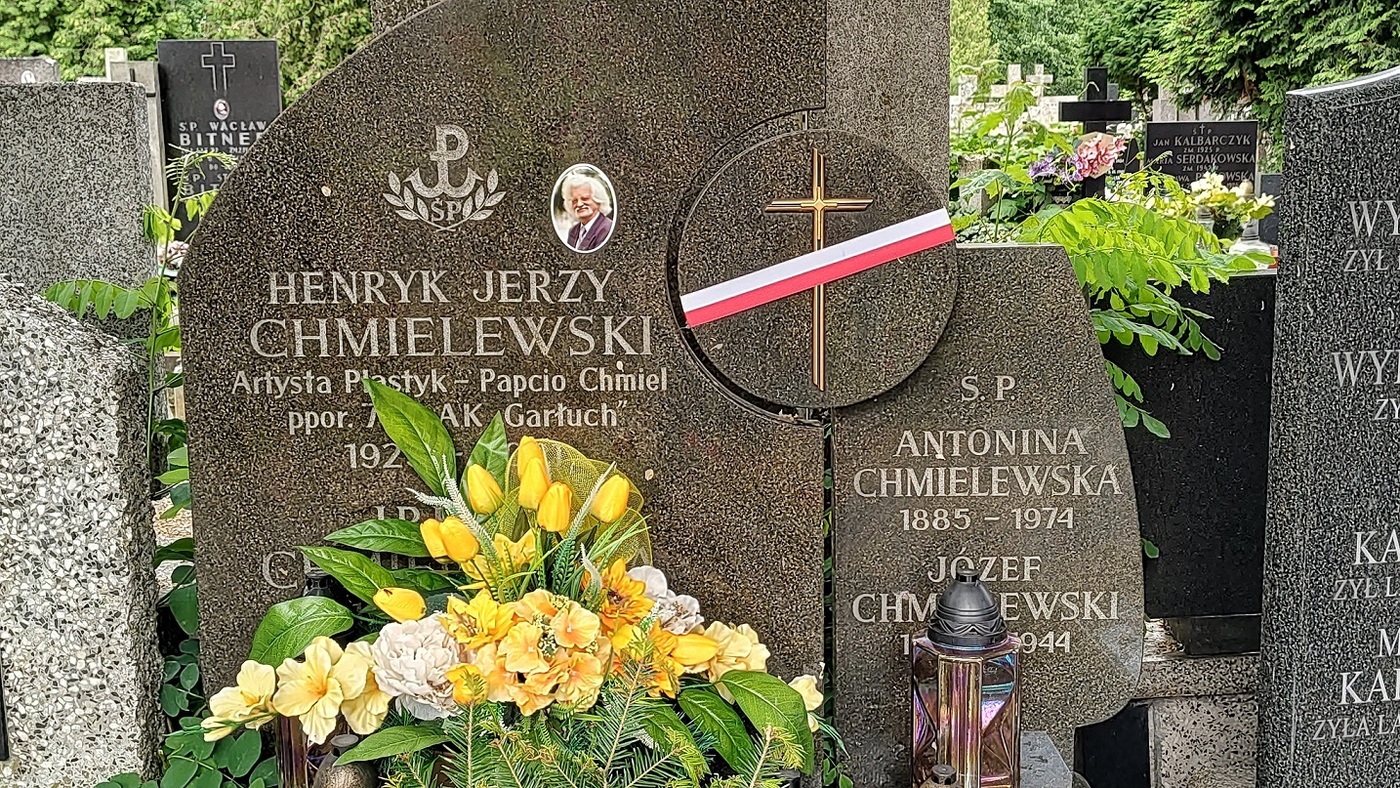 Spacer historyczny po Cmentarzu Bródnowskim. Fot. Łukasz Zwaliński (IPN)