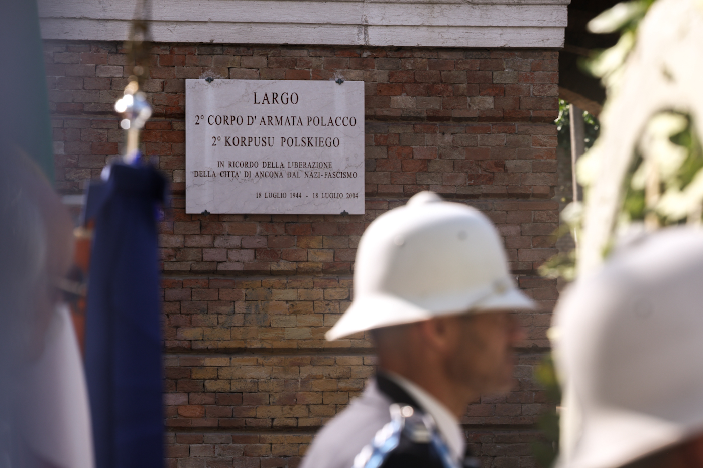 W hołdzie polskim bohaterom – wyzwolicielom Ankony. Uroczystości przy Porta Santo Stefano. Fot. Sławek Kasper (IPN)