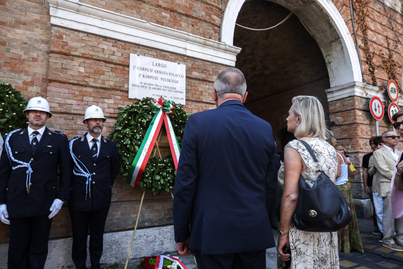 W hołdzie polskim bohaterom – wyzwolicielom Ankony. Uroczystości przy Porta Santo Stefano. Fot. Sławek Kasper (IPN)