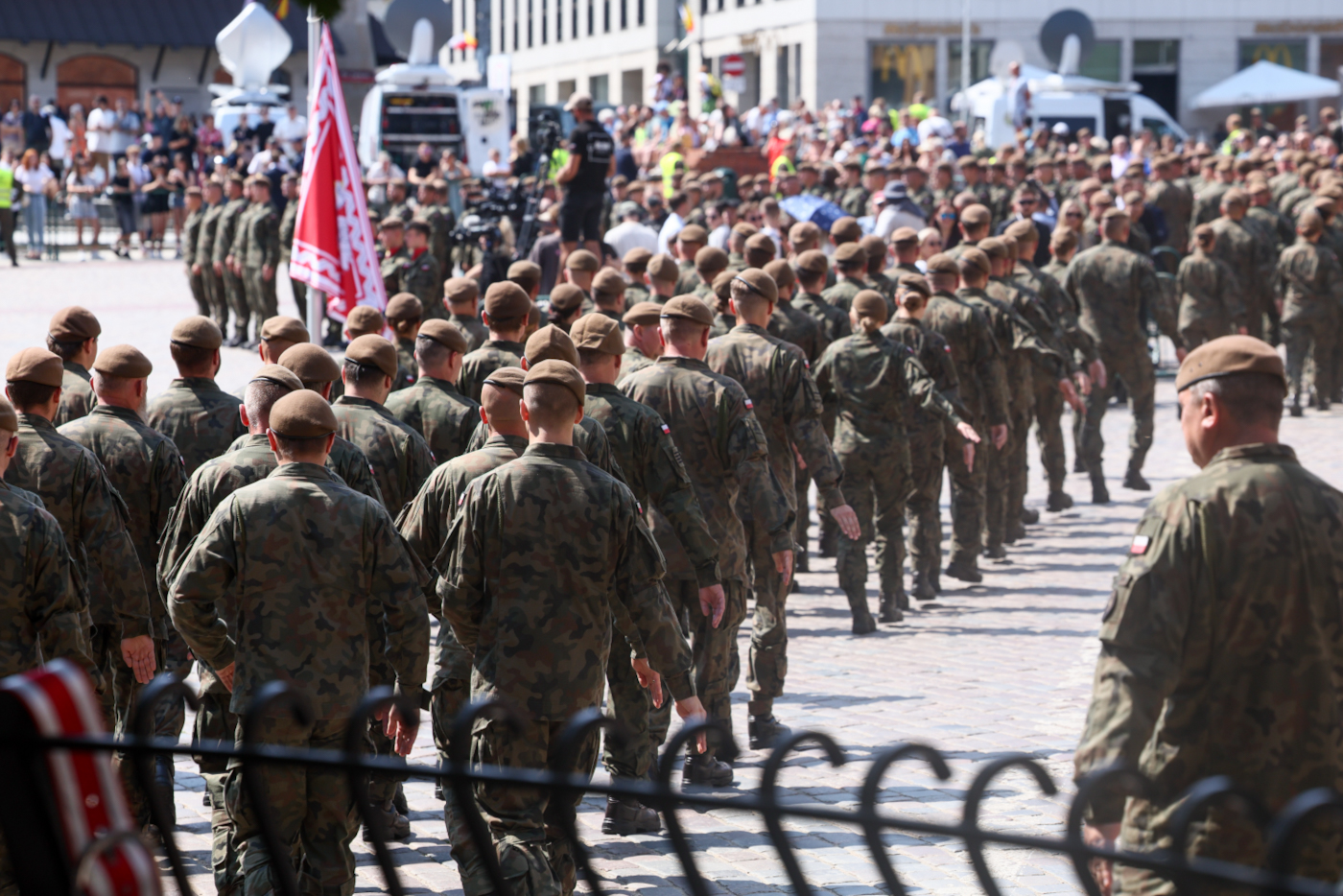 Wręczenie sztandaru wojskowego 18 Stołecznej Brygadzie Obrony Terytorialnej – Warszawa, 3 sierpnia 2026. Fot. Sławek Kasper (IPN)