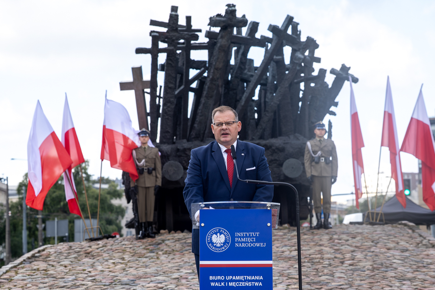 W hołdzie ofiarom „operacji polskiej” NKWD. Na zdj. doradca Prezydenta RP Jan Józef Kasprzyk – Warszawa, 11 sierpnia 2026. Fot. Sławek Kasper (IPN)