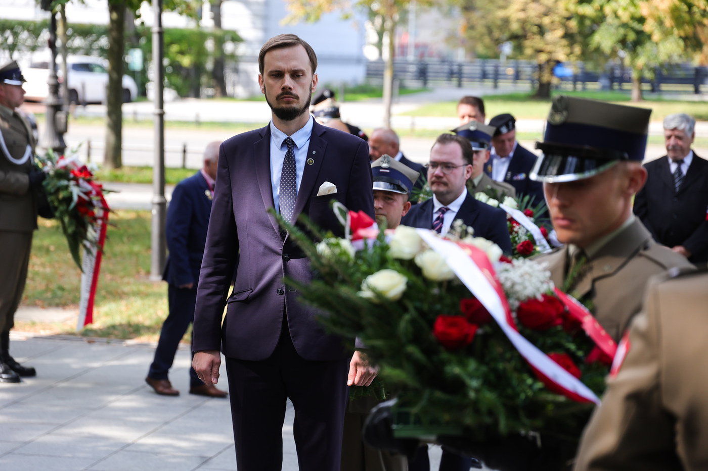 Uroczystości przy pomniku Wojciecha Korfantego. Na zdj. zastępca dyrektora Biura Prezesa IPN Adam Stefan Lewandowski – Warszawa, 17 sierpnia 2026. Fot. Dariusz Skrzyniarz (IPN)