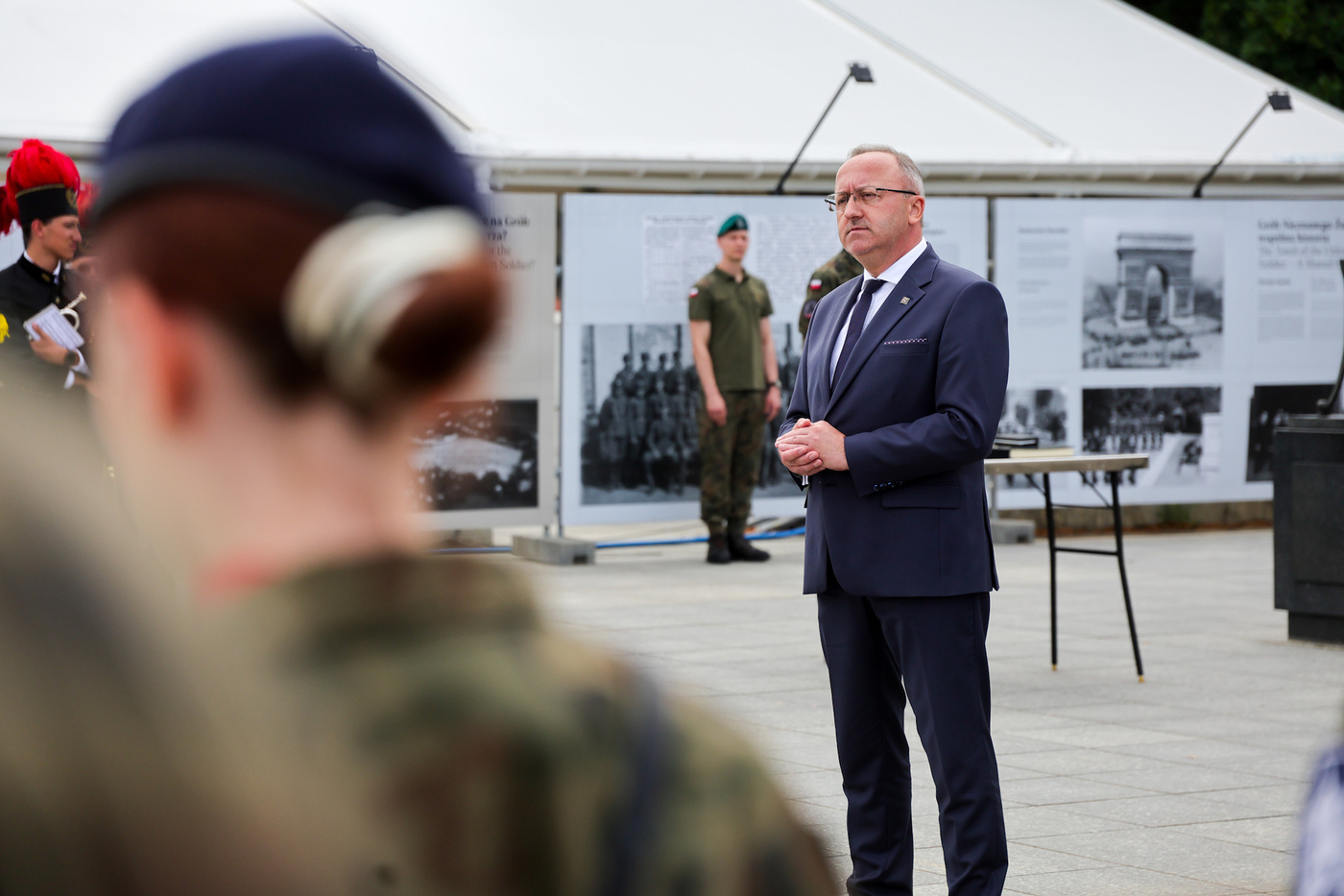 Upamiętniliśmy Wojciecha Korfantego. Na zdj, zastępca prezesa IPN dr hab. Karol Polejowski – Warszawa, 17 sierpnia 2026. Fot. Dariusz Skrzyniarz (IPN)