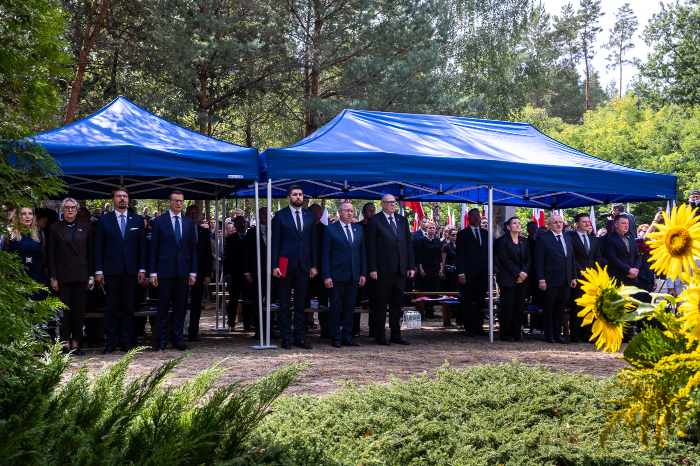 Ceremonia pogrzebowa doczesnych szczątków mieszkańców Ostrówek i Woli Ostrowieckiej – ofiar ludobójstwa na Wołyniu – 30 sierpnia 2026. Fot. Sławek Kasper (IPN)