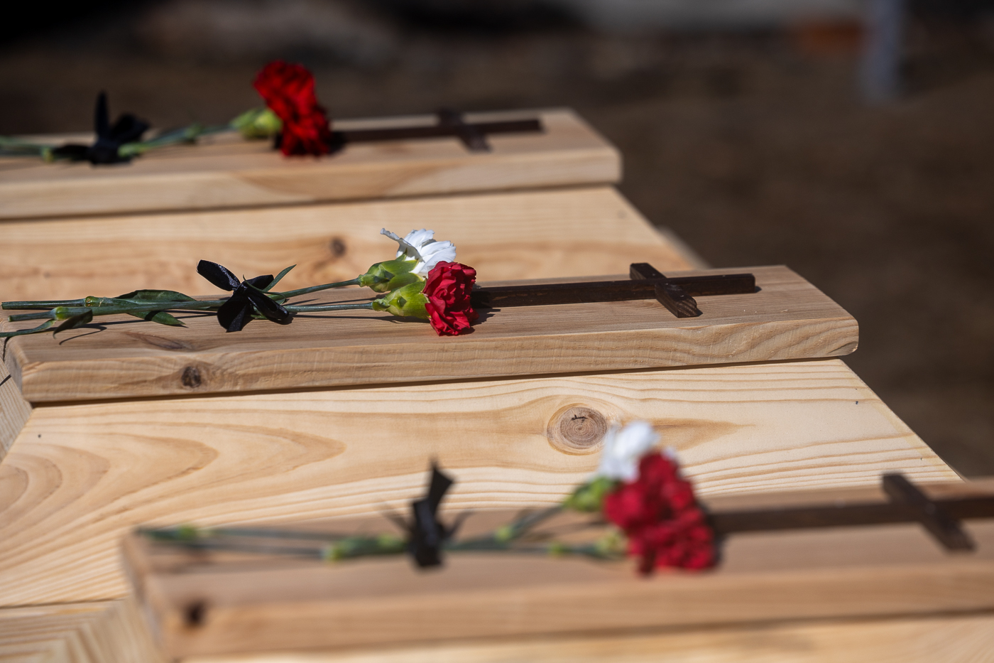 Ceremonia pogrzebowa doczesnych szczątków mieszkańców Ostrówek i Woli Ostrowieckiej – ofiar ludobójstwa na Wołyniu – 30 sierpnia 2026. Fot. Sławek Kasper (IPN)