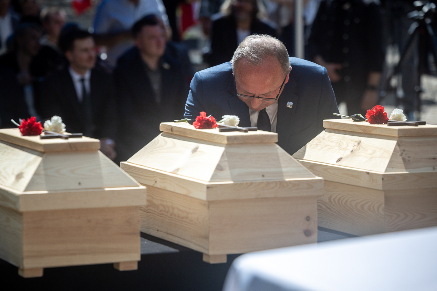 Ceremonia pogrzebowa doczesnych szczątków mieszkańców Ostrówek i Woli Ostrowieckiej – ofiar ludobójstwa na Wołyniu – 30 sierpnia 2026. Fot. Sławek Kasper (IPN)