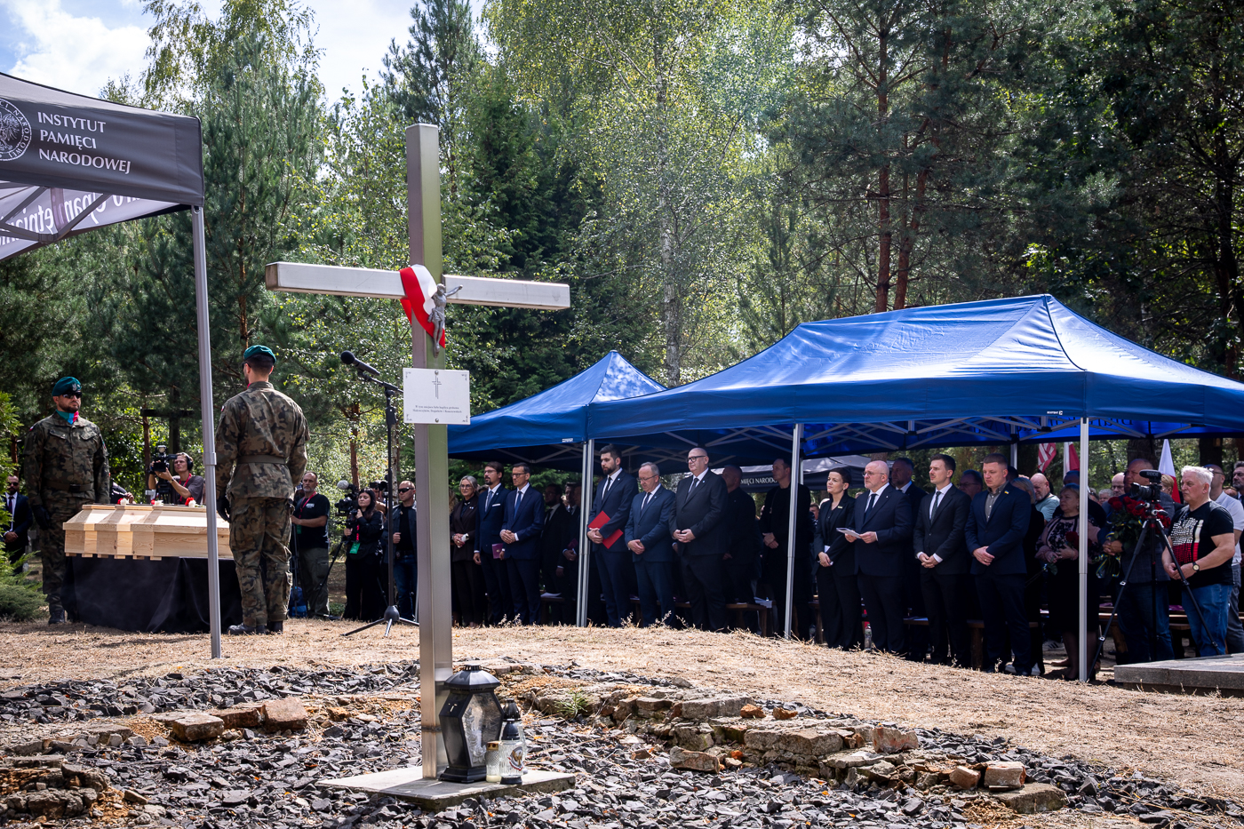 Ceremonia pogrzebowa doczesnych szczątków mieszkańców Ostrówek i Woli Ostrowieckiej – ofiar ludobójstwa na Wołyniu – 30 sierpnia 2026. Fot. Sławek Kasper (IPN)