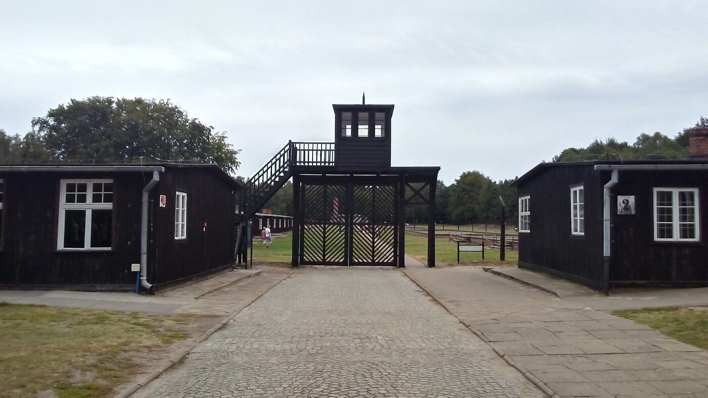 „Brama śmierci” na terenie KL Stutthof (obecnie Muzeum Stutthof w Sztutowie) Fot. IPN