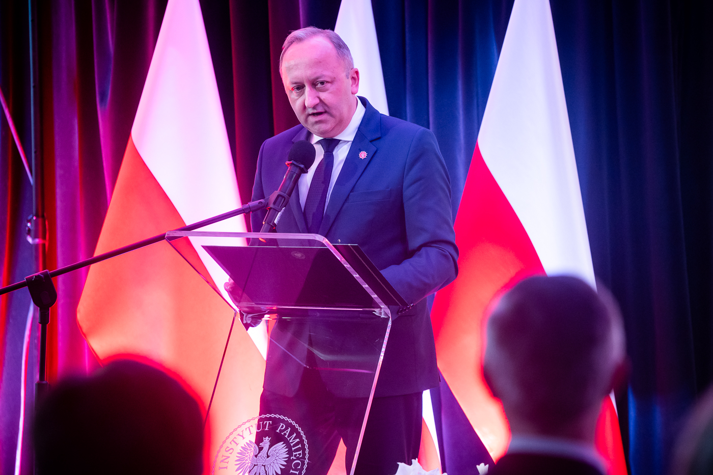Krzyż Komandorski z Gwiazdą Orderu Odrodzenia Polski dla Juliena Bryana – Warszawa, 28 września 2026. Na zdj. zastępca prezesa IPN dr hab. Karol Polejowski. Fot. Sławek Kasper (IPN)