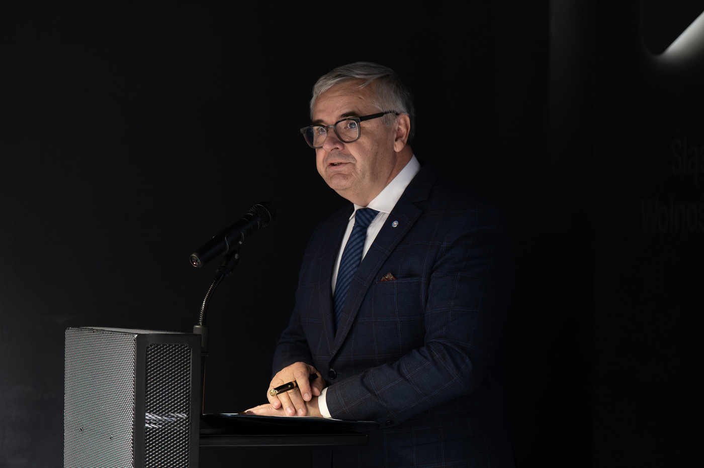 Uroczystość wręczenia Krzyży Wolności i Solidarności działaczom opozycji niepodległościowej z lat 1956–1989. Na zdj. dyrektor katowickiego oddziału IPN dr Andrzej Sznajder – Katowice, 9 października 2026. Fot. Krzysztof Łojko (IPN)