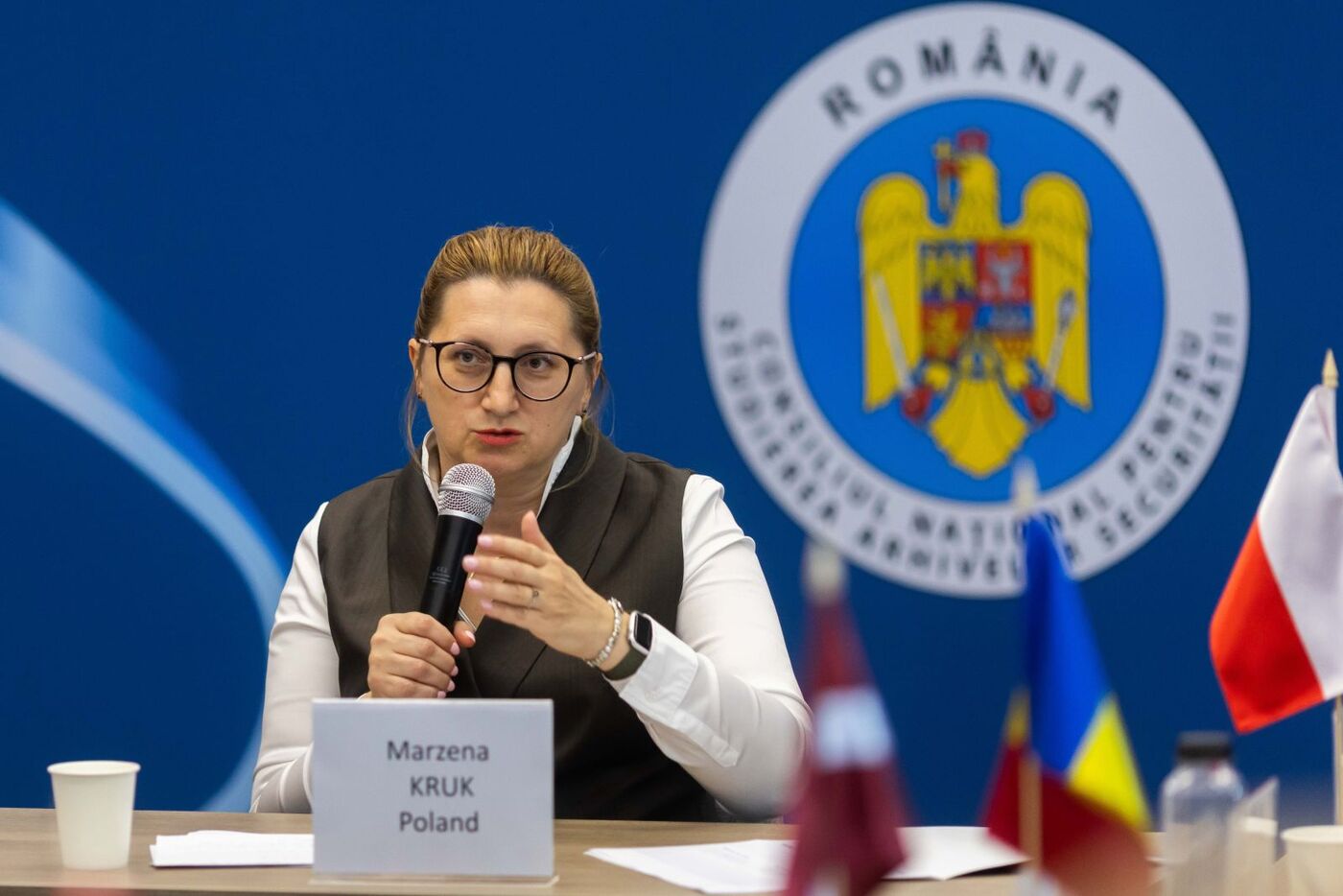 Wystąpienie dyrektor Archiwum IPN Marzeny Kruk podczas obrad spotkania rocznego Sieci, 8 października 2026 r. Fot. CNSAS