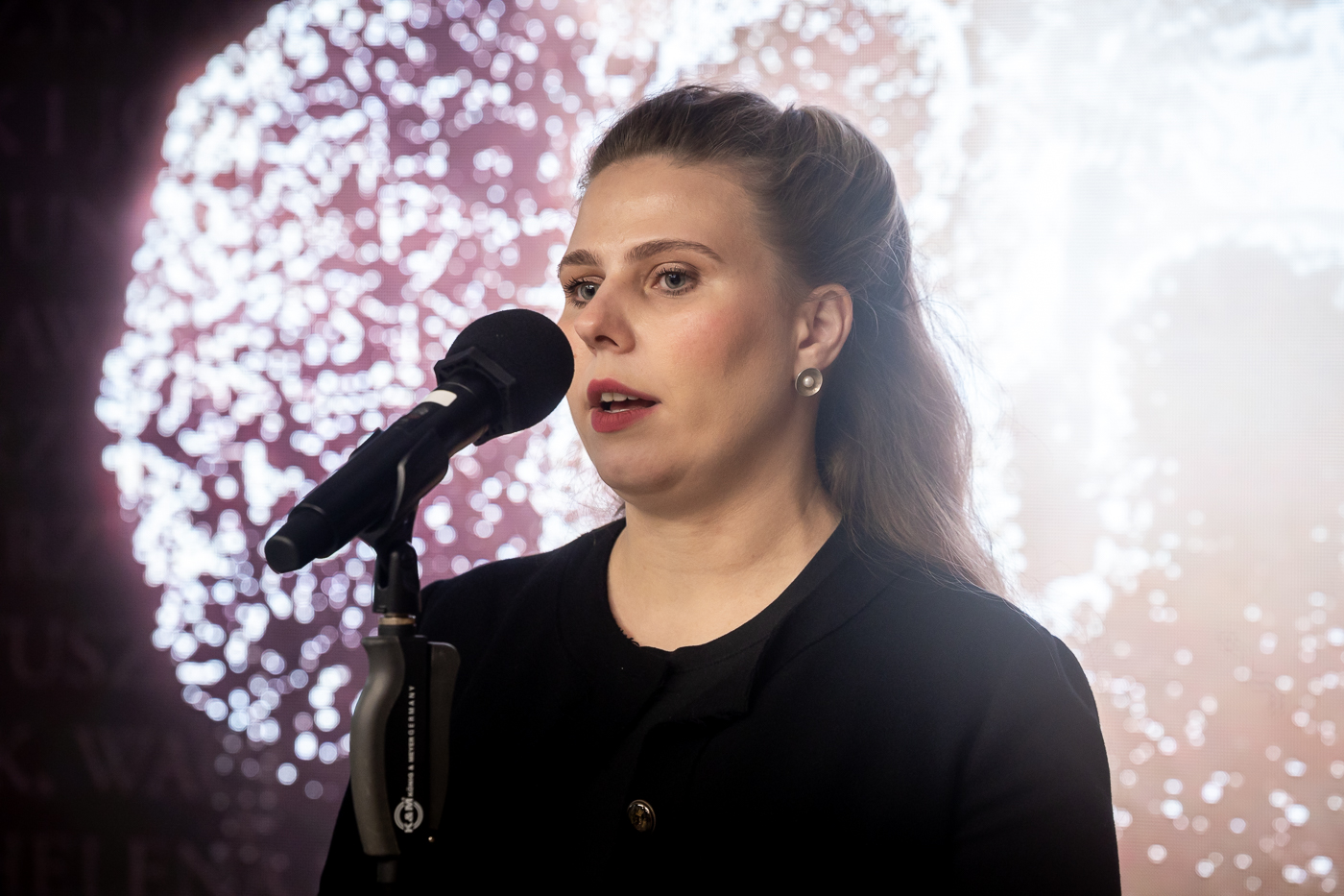 Otwarcie wystawy „Świadectwo poMOCY”. Na zdj. Adrianna Paradowska, zastępca dyrektora Biura Nowych Technologii IPN – Warszawa, 15 października 2026. Fot. Sławek Kasper (IPN)
