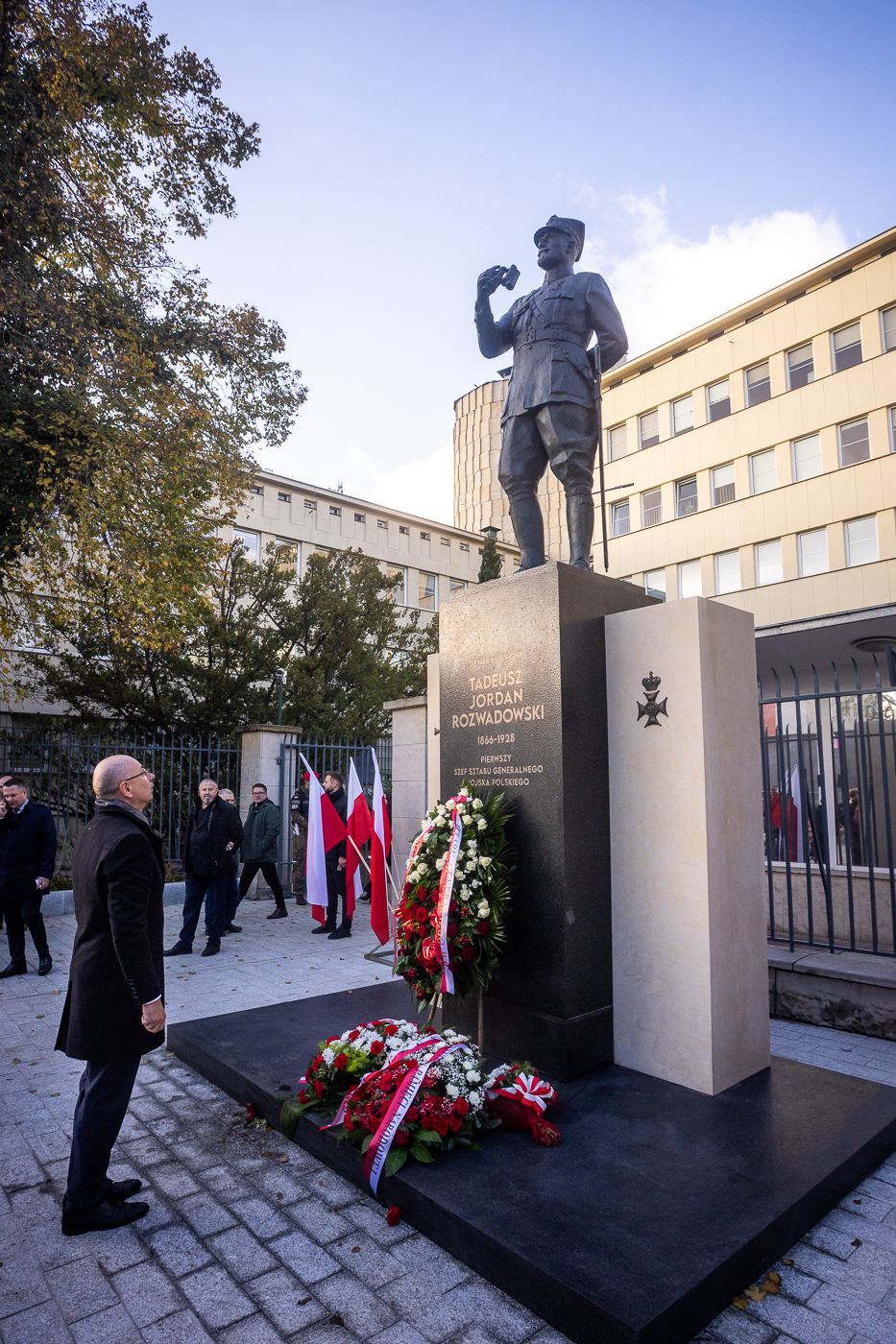 Zastępca prezesa IPN dr Mateusz Szpytma złożył kwiaty pod pomnikiem – Warszawa, 26 października 2026. Fot. Sławek Kasper (IPN)