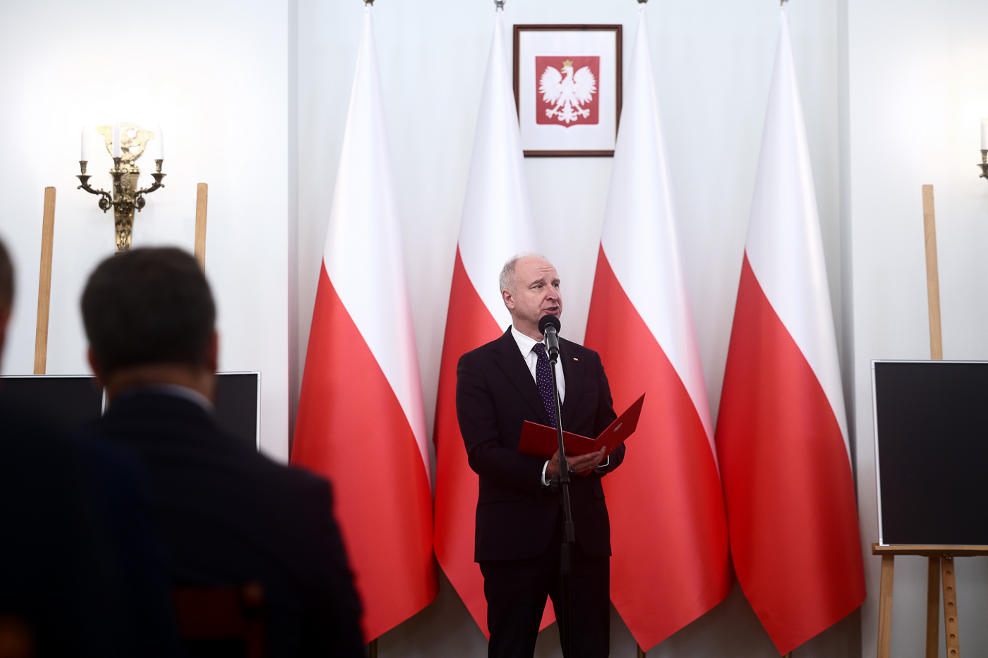 Uroczystość wręczenia not identyfikacyjnych rodzinom ofiar niemieckiego i komunistycznego terroru. Na zdj. minister Wojciech Kolarski – Warszawa, 27 października 2026. Fot. Sławek Kasper (IPN)