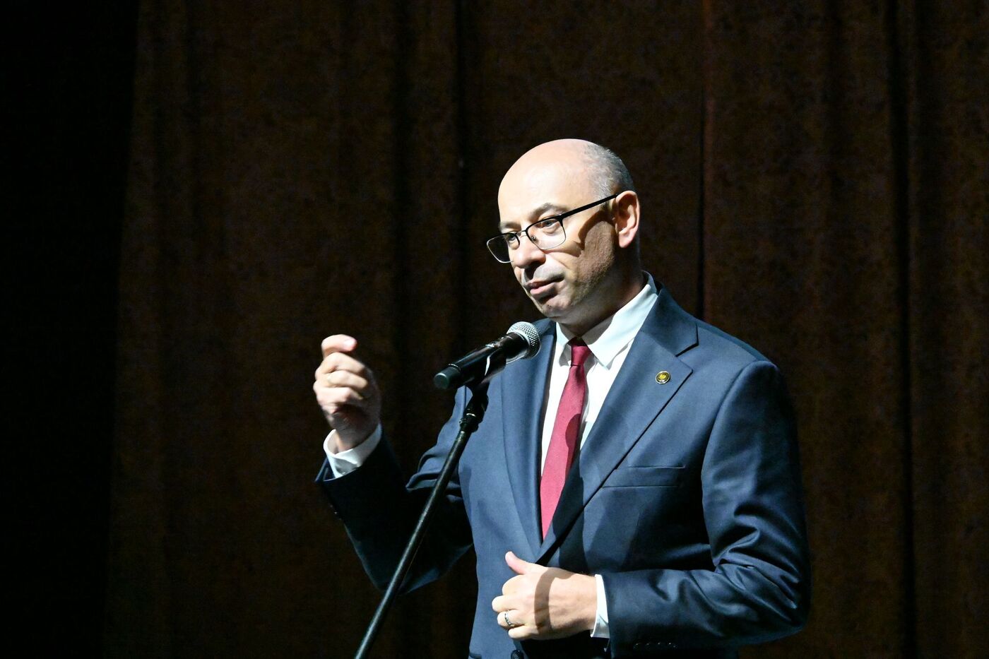 Krakowska premiera spektaklu „Daszyński”. Na zdj. zastępca prezesa IPN dr Mateusz Szpytma – Kraków, 27 października 2026. Fot. Janusz Ślęzak (IPN)