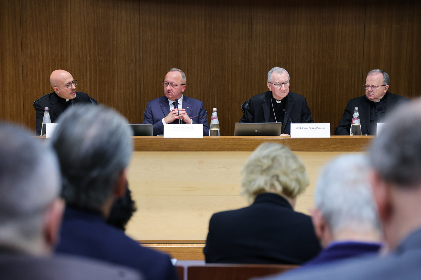 W Rzymie zaprezentowaliśmy wystawę „Obchody milenium chrztu Polski w różnych ośrodkach Polonii na podstawie zbiorów Archiwum Kościoła i Hospicjum św. Stanisława Biskupa i Męczennika w Rzymie” – 28 października 2026. Fot. Dariusz Skrzyniarz (IPN)