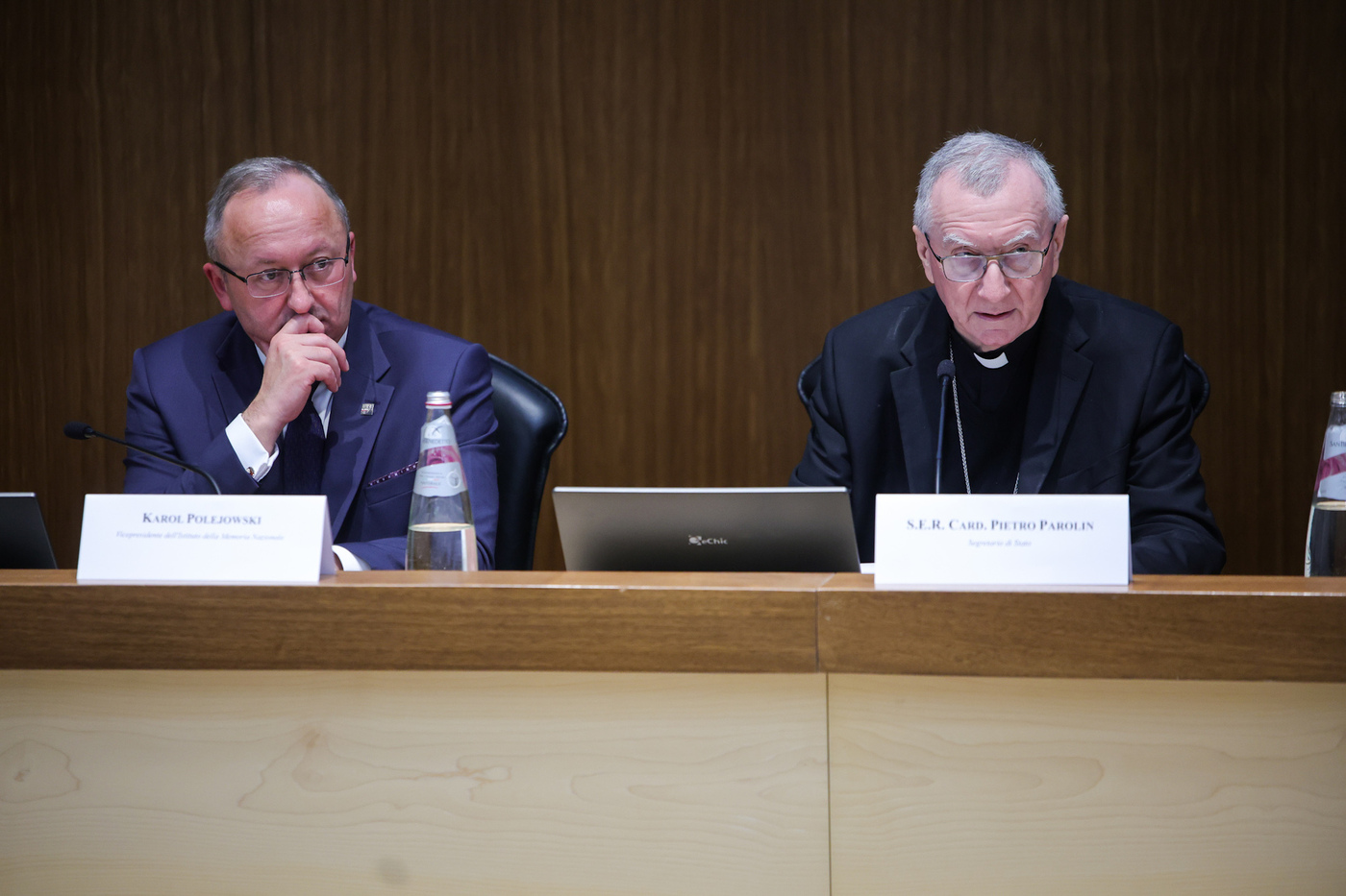 W Rzymie zaprezentowaliśmy wystawę „Obchody milenium chrztu Polski w różnych ośrodkach Polonii na podstawie zbiorów Archiwum Kościoła i Hospicjum św. Stanisława Biskupa i Męczennika w Rzymie” – 28 października 2026. Fot. Dariusz Skrzyniarz (IPN)