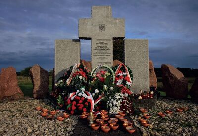Pomnik pomordowanych mieszkańców wsi Huta Pieniacka