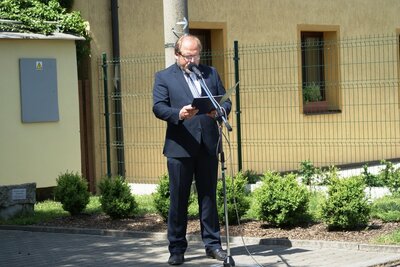Dyrektor BUWiM Adam Siwek odczytuje list Prezesa IPN dr Jarosława Szarka (fot. H. Siwek)