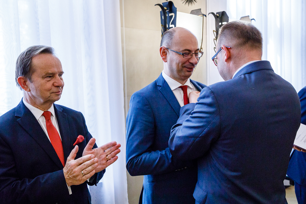 Uroczystość wręczenia dr. Mateuszowi Szpytmie honorowej odznaki Bene Merito – Warszawa, 23 czerwca 2018. Fot. Sławek Kasper (IPN)