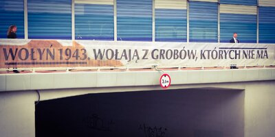 Banner IPN przy Skwerze Wołyńskim [fot. B. Nowak, BUWiM IPN]