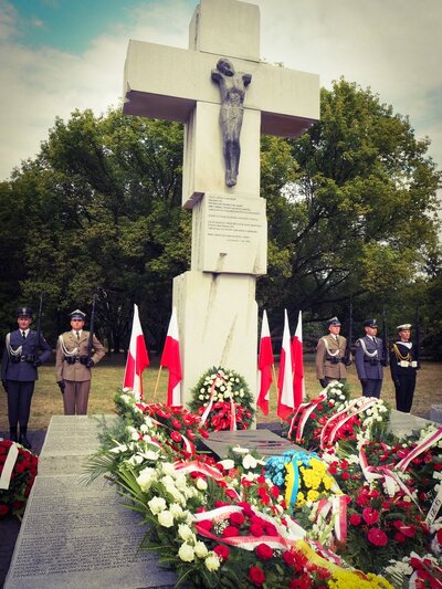 Pomnik Ofiar Ludobójstwa dokonanego przez nacjonalistów ukraińskich na obywatelach Rzeczpospolitej Polskiej na terenie województw południowo-wschodnich w latach 1942-1947 [fot. B. Nowak, BUWiM IPN]