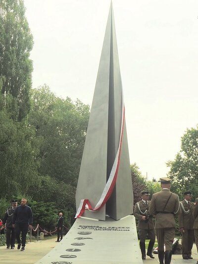 Pomnik "Chwała Lotnikom Polskim" [fot. B. Nowak, BUWiM IPN]