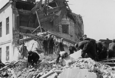 Zniszczenia na Pradze w Warszawie we wrześniu 1939 roku. (AIPN/Kolekcja Juliena Bryana w Warszawie)
