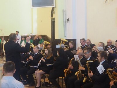 Oprawę muzyczną na mszy świętej zapewniła Orkiestra Kolejowa z Siedlec [fot. B. Nowak, BUWiM IPN]