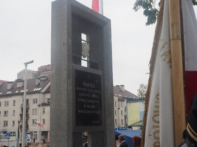 Pomnik Pamięci Kolejarzy poległych na Podlasiu [fot. B. Nowak, BUWiM IPN]