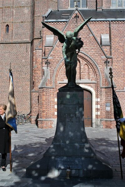 Pomnik poświęcony poległym w I i II wojnie światowej (fot. A. Siwek, BUWiM IPN)