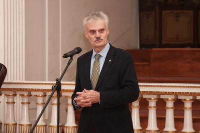 Laureatów i gości przywitał dyrektor Muzeum Łazienek Królewskich Zbigniew Wawer. Fot. Piotr Życieński (IPN)