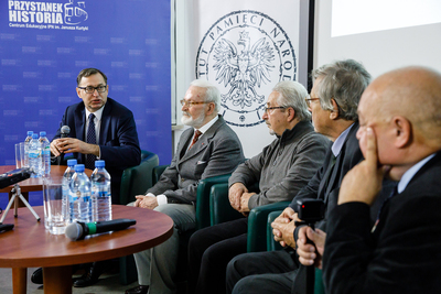 Pierwsze spotkanie z cyklu „Solidarność. Spotkanie po latach”. Na zdj. od lewej: Jarosław Szarek, Seweryn Jaworski, Jan Gutowski, Karol Szadurski i Adam Szymański. Fot. Sławek Kasper (IPN)