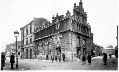 Spalona synagoga we Lwowie, listopad 1918 (Fot. Wikimedia Commons)